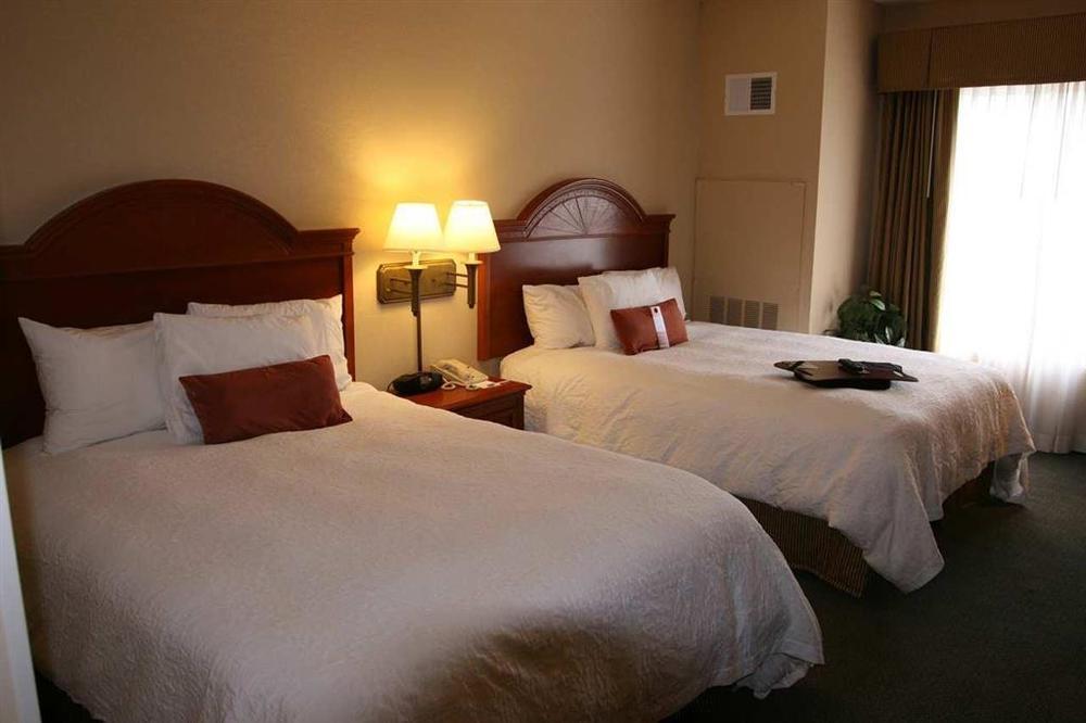 Hampton Inn & Suites Clinton Szoba fotó